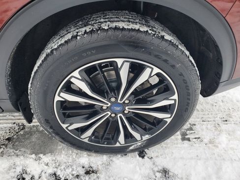 Used 2021 Ford Escape SE w/ SE Sport Appearance Package image 31