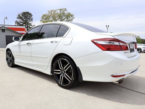 Used 2016 Honda Accord Touring image 4