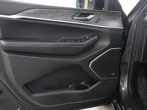 Used 2022 Jeep Grand Cherokee Limited AWD/4WD image 19