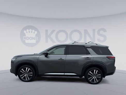 Used 2024 Nissan Pathfinder Platinum w/ Cargo Package AWD/4WD image 2