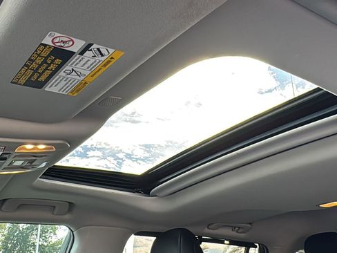 Used 2020 Toyota Highlander XLE image 25