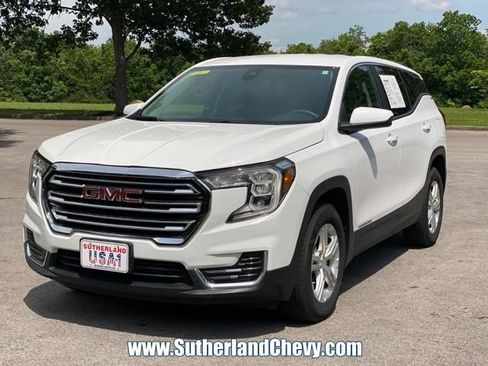 Used 2024 GMC Terrain SLE AWD/4WD image 3