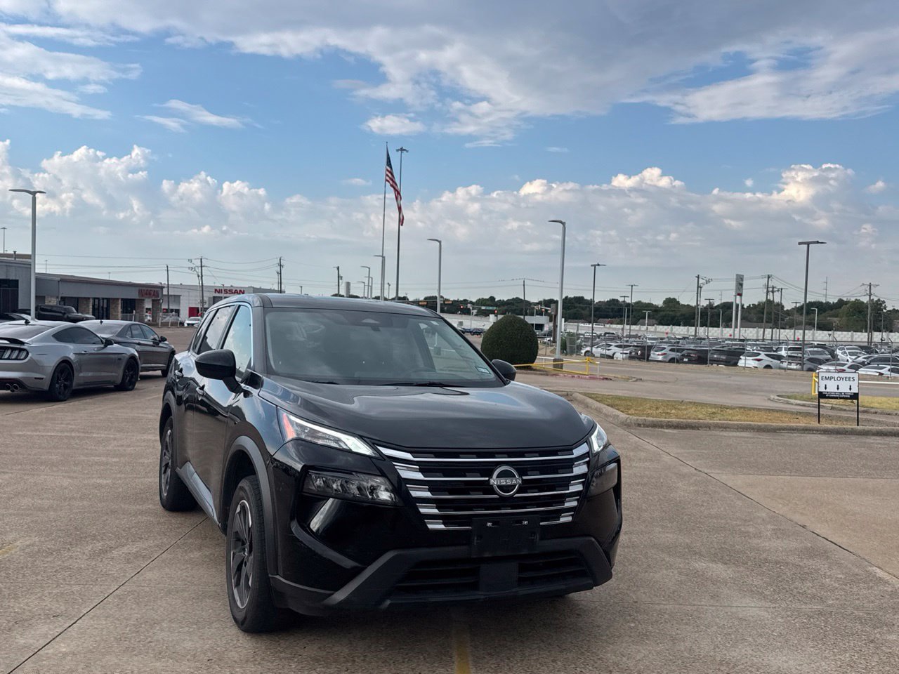 Certified 2025 Nissan Rogue SV FWD image 4