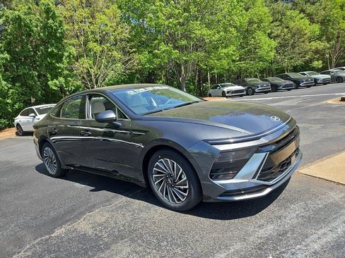 Used 2025 Hyundai Sonata SEL FWD image 3