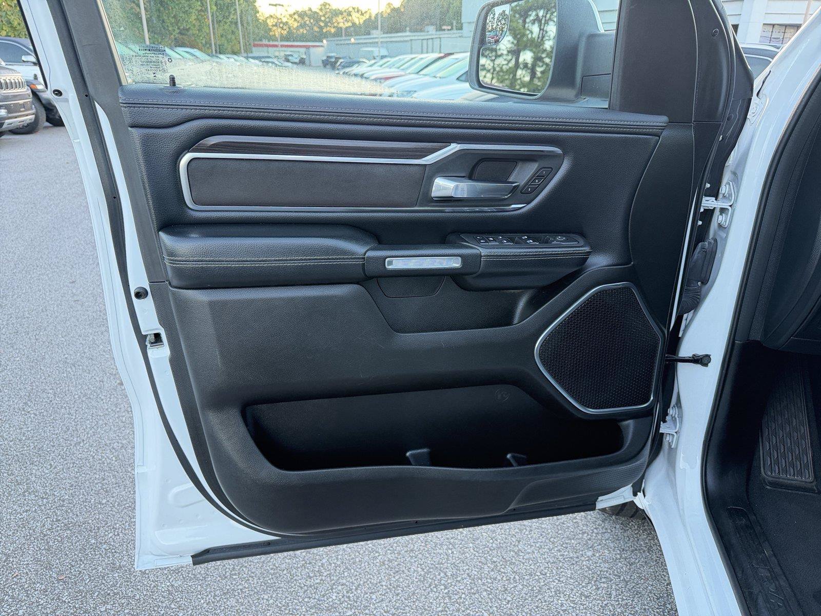 Used 2025 RAM 1500 Laramie AWD/4WD image 9