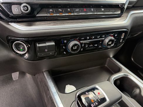 Used 2025 Chevrolet Silverado 1500 LTZ AWD/4WD image 21