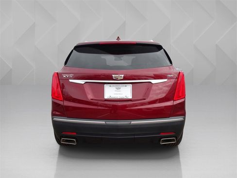 Used 2018 Cadillac XT5 Luxury w/ Driver Awareness Package image 4