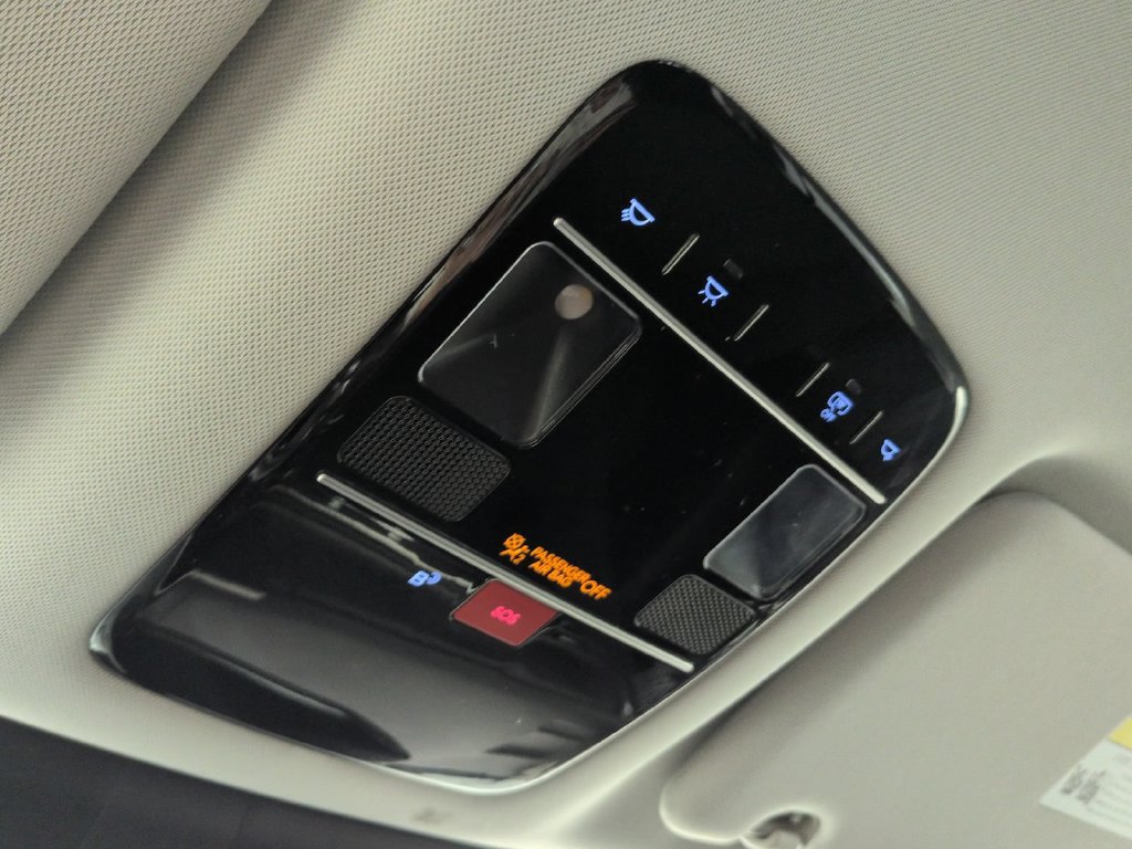 Used 2025 Hyundai Santa Fe SE FWD image 30