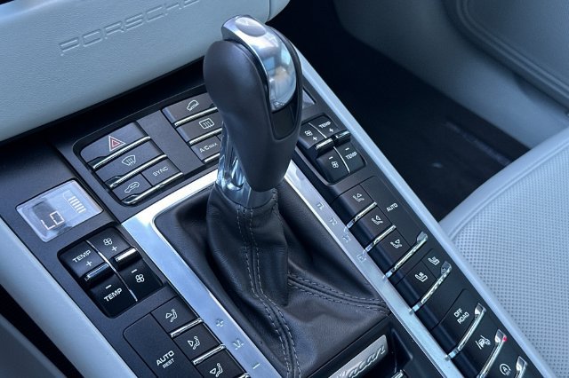 Used 2017 Porsche Macan Turbo AWD/4WD image 21