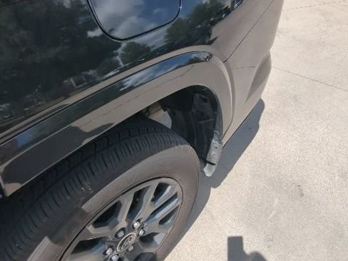 Used 2023 Toyota Sequoia Platinum AWD/4WD image 5