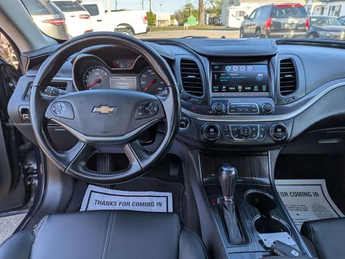 Used 2018 Chevrolet Impala LT FWD image 40
