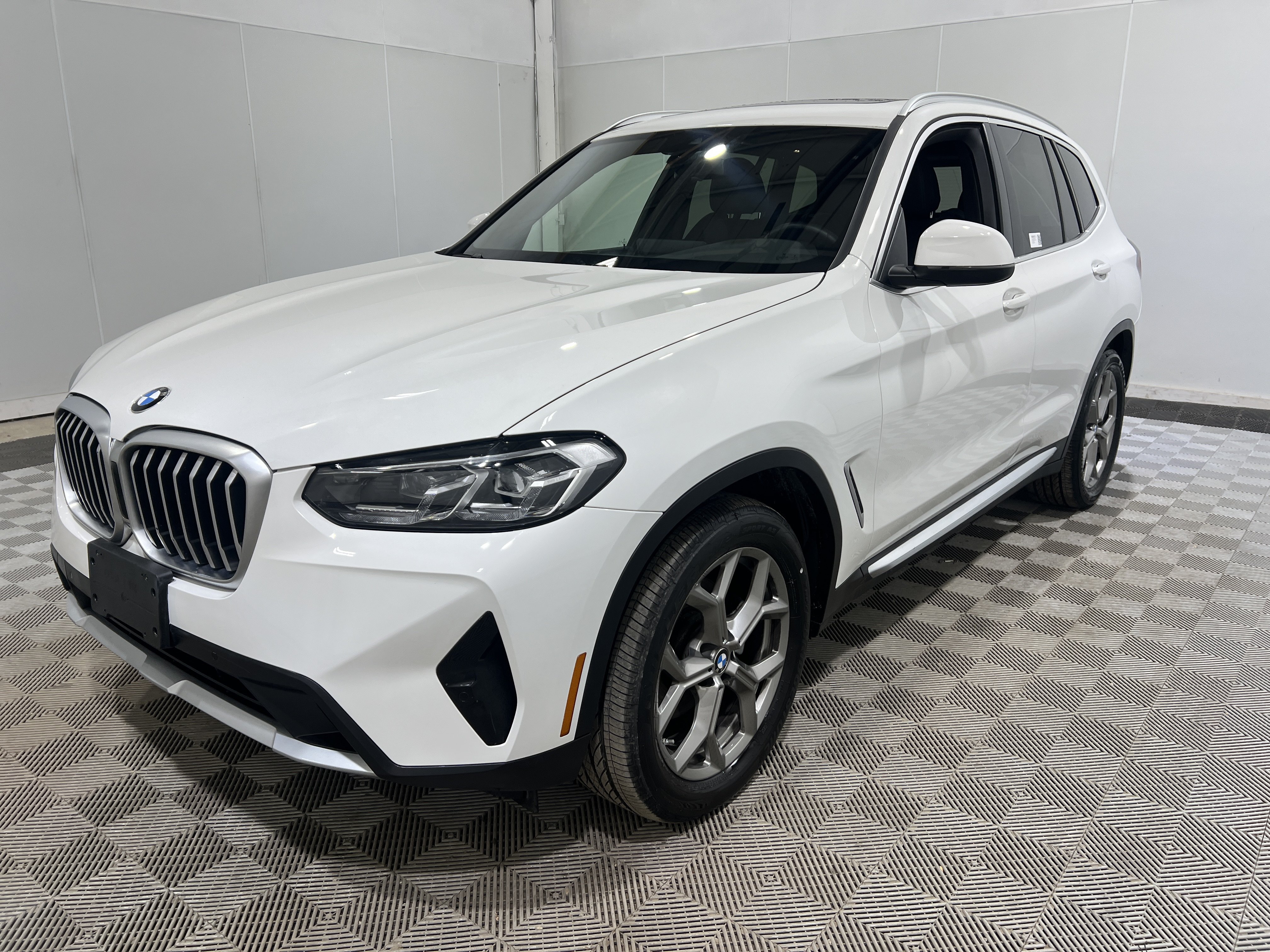 Used 2022 BMW X3 xDrive30i AWD/4WD image 1