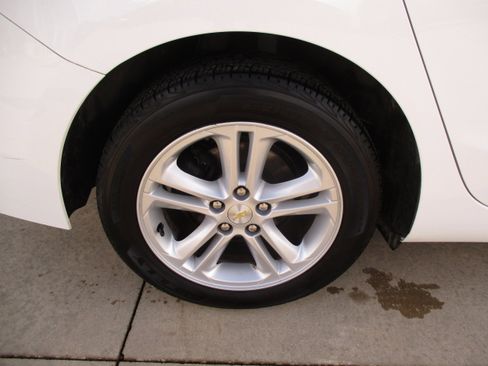 Used 2018 Chevrolet Cruze LT image 10