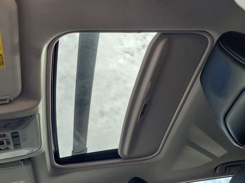 Used 2022 Toyota RAV4 XLE Premium FWD image 5
