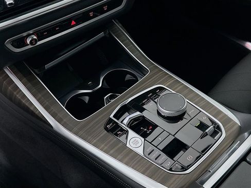 Used 2025 BMW X7 xDrive40i image 17