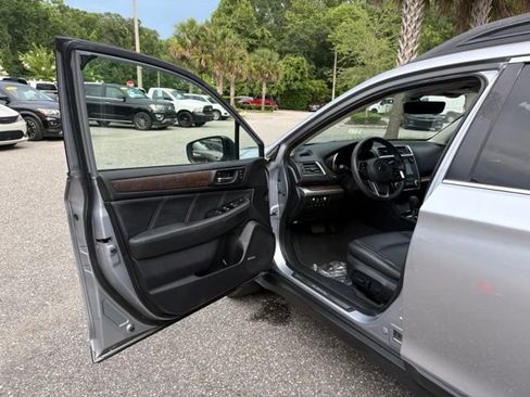 Used 2019 Subaru Outback 2.5i Limited AWD/4WD image 9