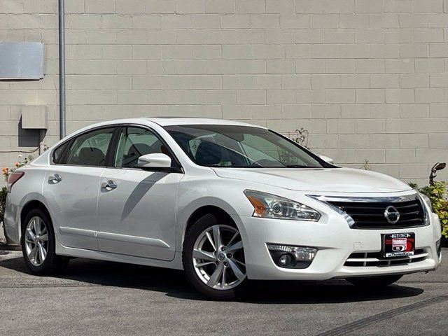 Used 2013 Nissan Altima 2.5 SL w/ Technology Pkg FWD image 1