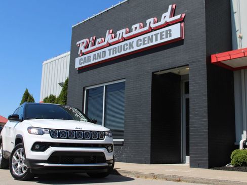 Used 2025 Jeep Compass Limited AWD/4WD image 1