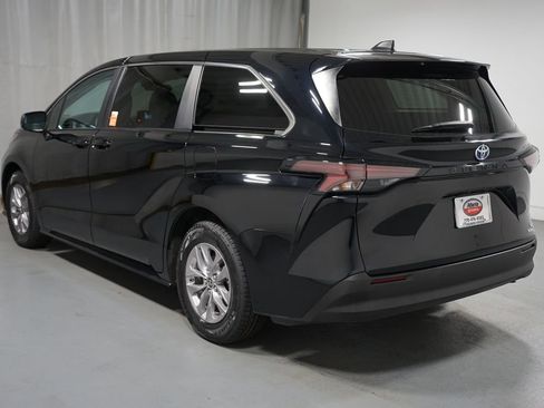 Certified 2024 Toyota Sienna LE image 6