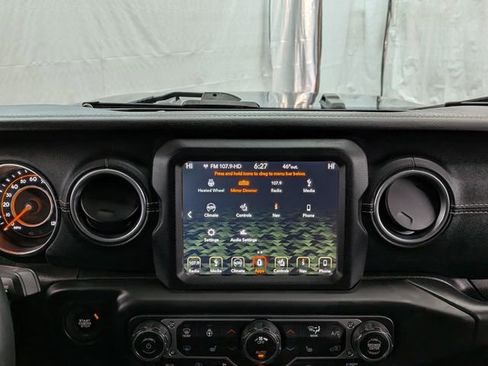 Used 2018 Jeep Wrangler Unlimited Sahara image 27