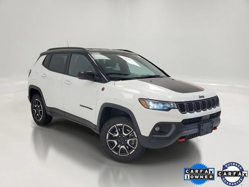 Used 2025 Jeep Compass Trailhawk AWD/4WD image 1