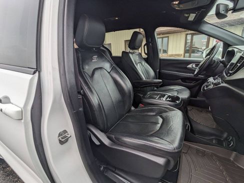 Used 2020 Chrysler Pacifica Touring-L AWD/4WD image 14