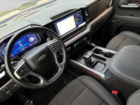 Used 2025 Chevrolet Silverado 1500 LT Trail Boss w/ Convenience Package II AWD/4WD image 14