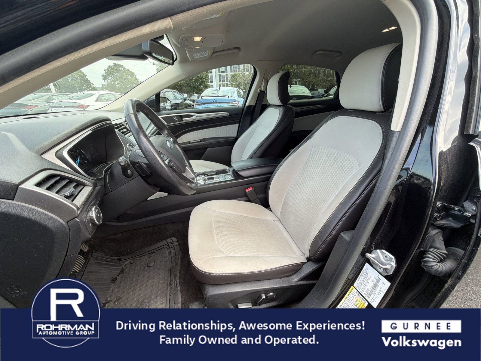 Used 2019 Ford Fusion SE w/ Equipment Group 151A FWD image 9