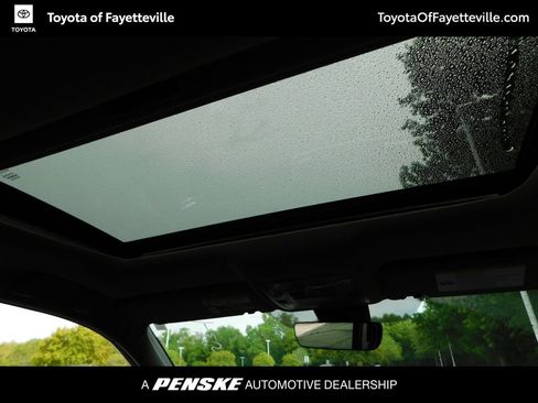Used 2019 Toyota Highlander XLE AWD/4WD image 6