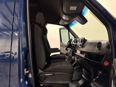 Used 2024 Mercedes-Benz Sprinter 2500 image 11