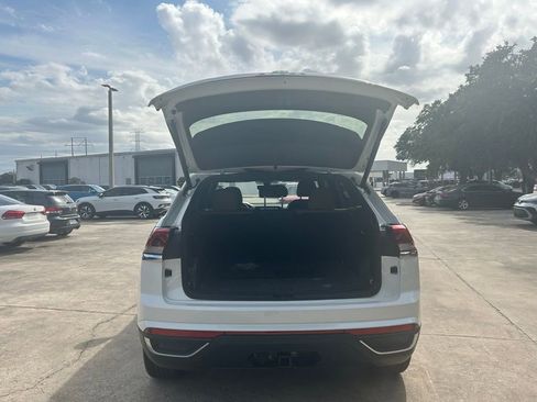 New 2026 Volkswagen Atlas Cross Sport SE image 43