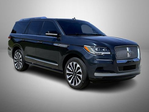Certified 2024 Lincoln Navigator Reserve AWD/4WD image 3