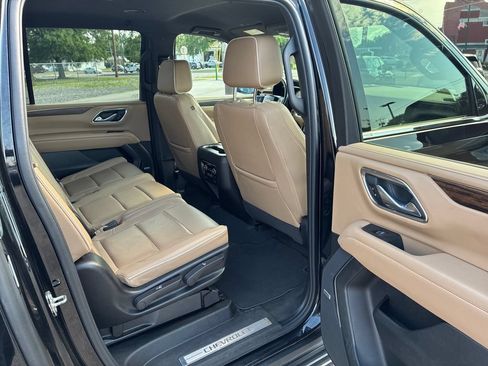 Used 2024 Chevrolet Suburban Premier AWD/4WD image 11
