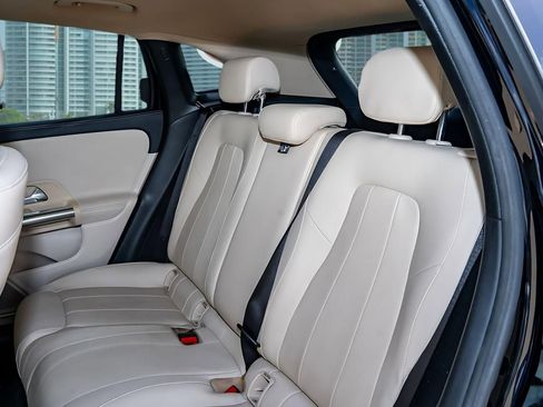 Used 2021 Mercedes-Benz GLA 250 w/ Premium Package image 7