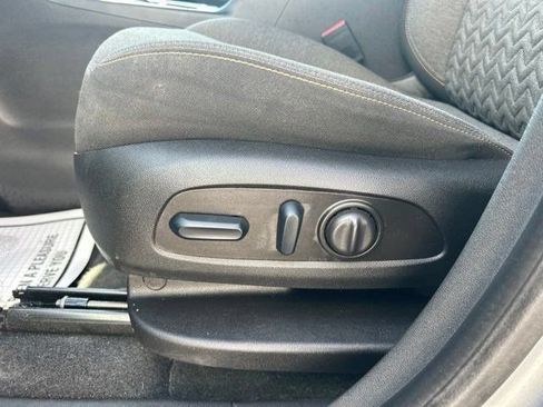 Used 2024 Chevrolet Equinox LT AWD/4WD image 12