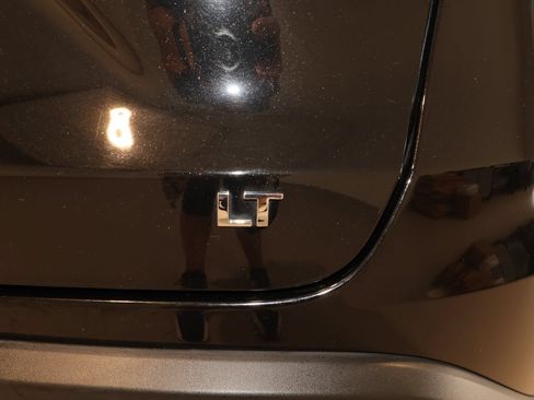 Used 2025 Chevrolet Trax LT FWD image 34