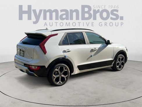 New 2025 Kia Niro EX Touring image 3