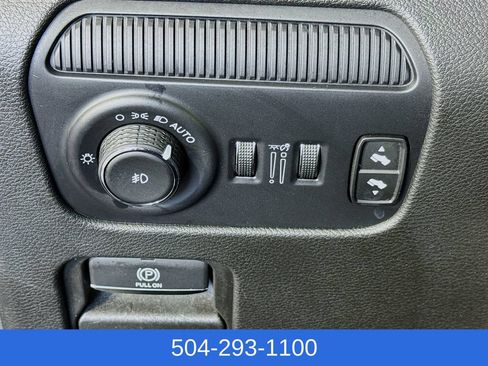 Used 2024 Jeep Wagoneer L Series II RWD image 12