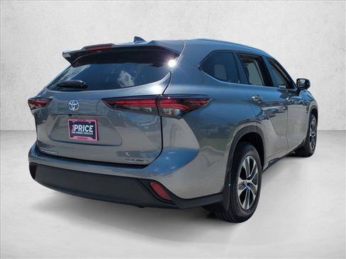 Certified 2025 Toyota Highlander XLE AWD/4WD image 5