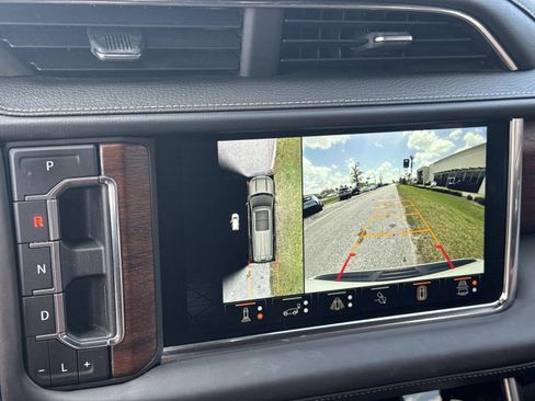 Used 2023 GMC Yukon XL Denali Ultimate AWD/4WD image 27