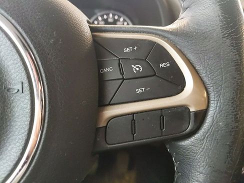 Used 2016 Jeep Renegade Latitude w/ Popular Equipment Group AWD/4WD image 19