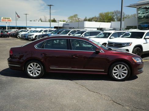 Used 2012 Volkswagen Passat 2.5 SEL FWD image 9