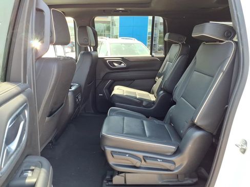Used 2021 Chevrolet Suburban Premier image 6