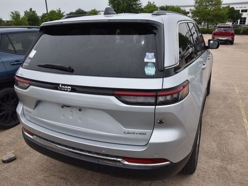 Used 2022 Jeep Grand Cherokee Limited AWD/4WD image 7