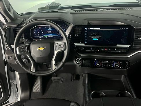 Used 2025 Chevrolet Silverado 2500 LTZ w/ LTZ Convenience Package image 14