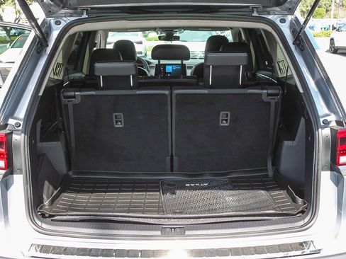 Used 2025 Volkswagen Atlas SE image 27