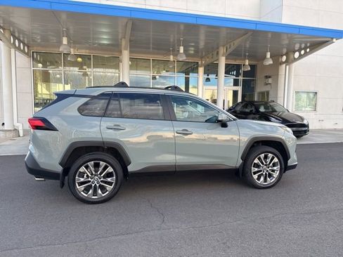 Used 2023 Toyota RAV4 XLE Premium image 5
