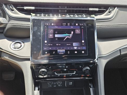 New 2025 Jeep Grand Cherokee L Laredo w/ Luxury Tech Group I image 17