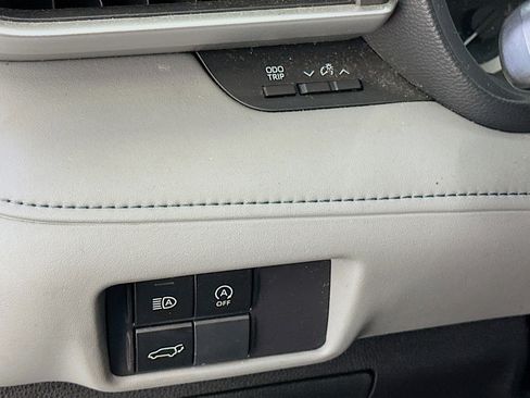 Used 2023 Toyota Highlander LE image 17