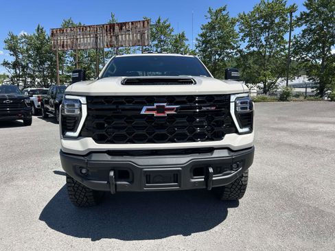 New 2026 Chevrolet Silverado 2500 ZR2 w/ ZR2 Bison Edition AWD/4WD image 8